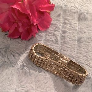 Sparkling silver necklace